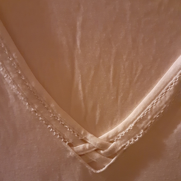 Ladies pull over Tee shirt - Picture 2 of 3